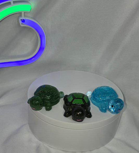 Mini resin turtles